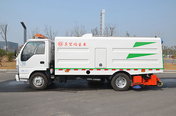 真空吸尘车